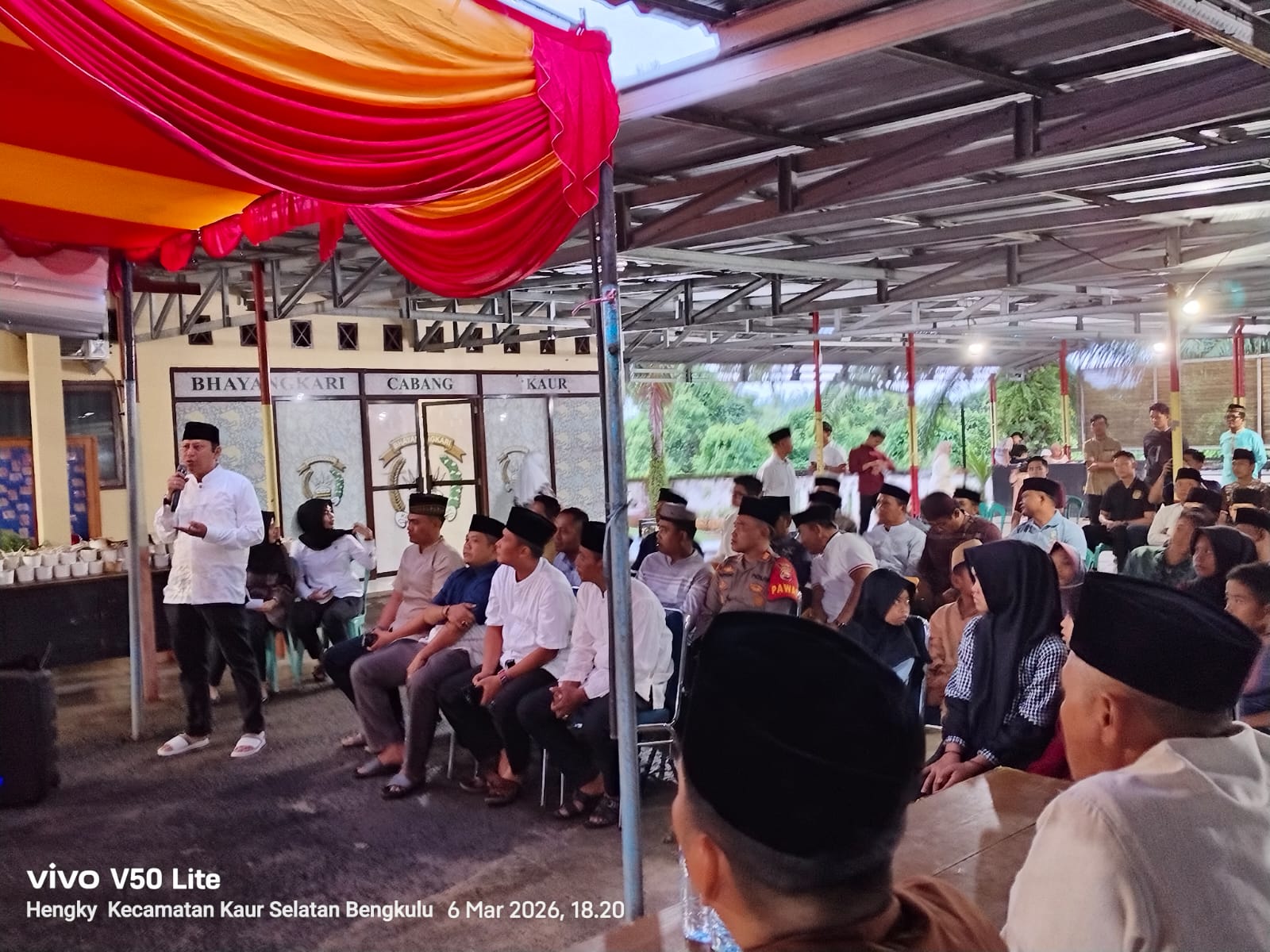 ‎Kapolres Kaur Rayakan Ulang Tahun Istrinya dengan Buka Bersama