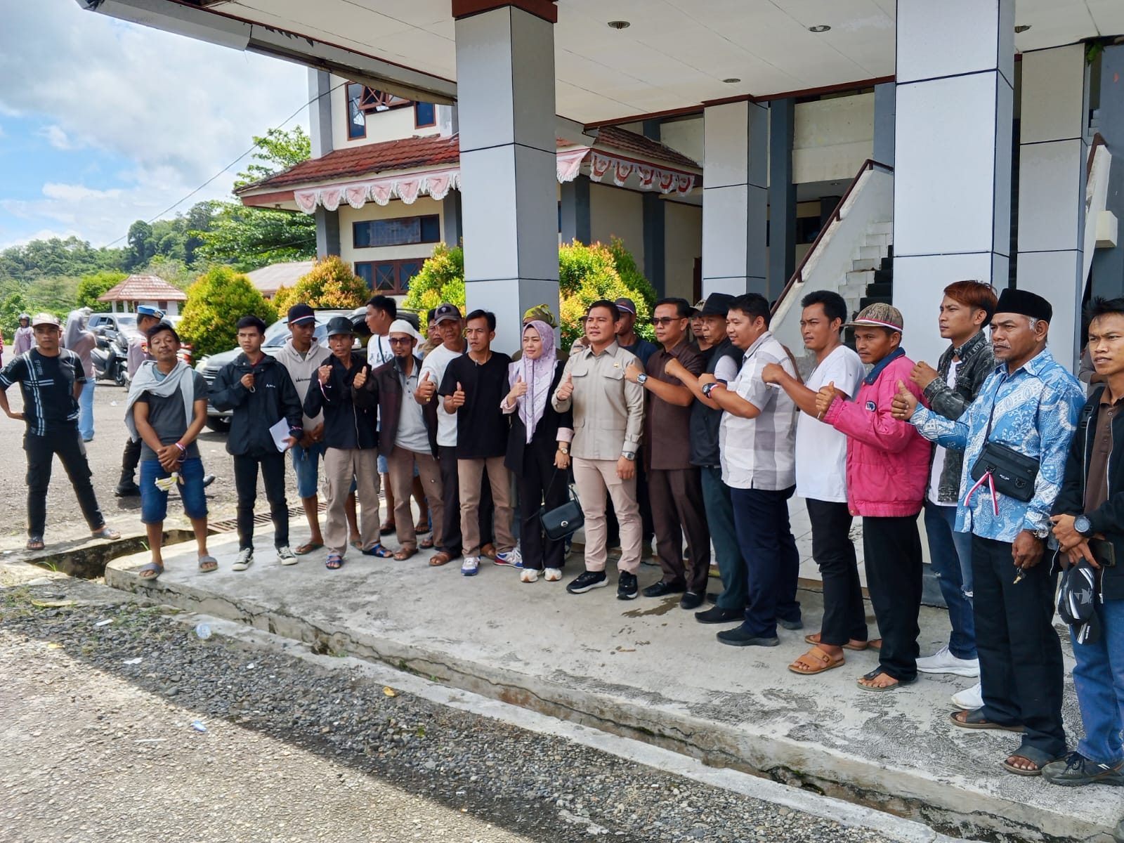 ‎Masyarakat Muara Sahung Sambangi DPRD, Desak Dukungan untuk Korban Rudapaksa