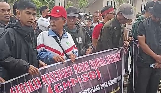 ‎Warga Muara Sahung Gelar Aksi Tuntut Keadilan bagi Korban Rudapaksa