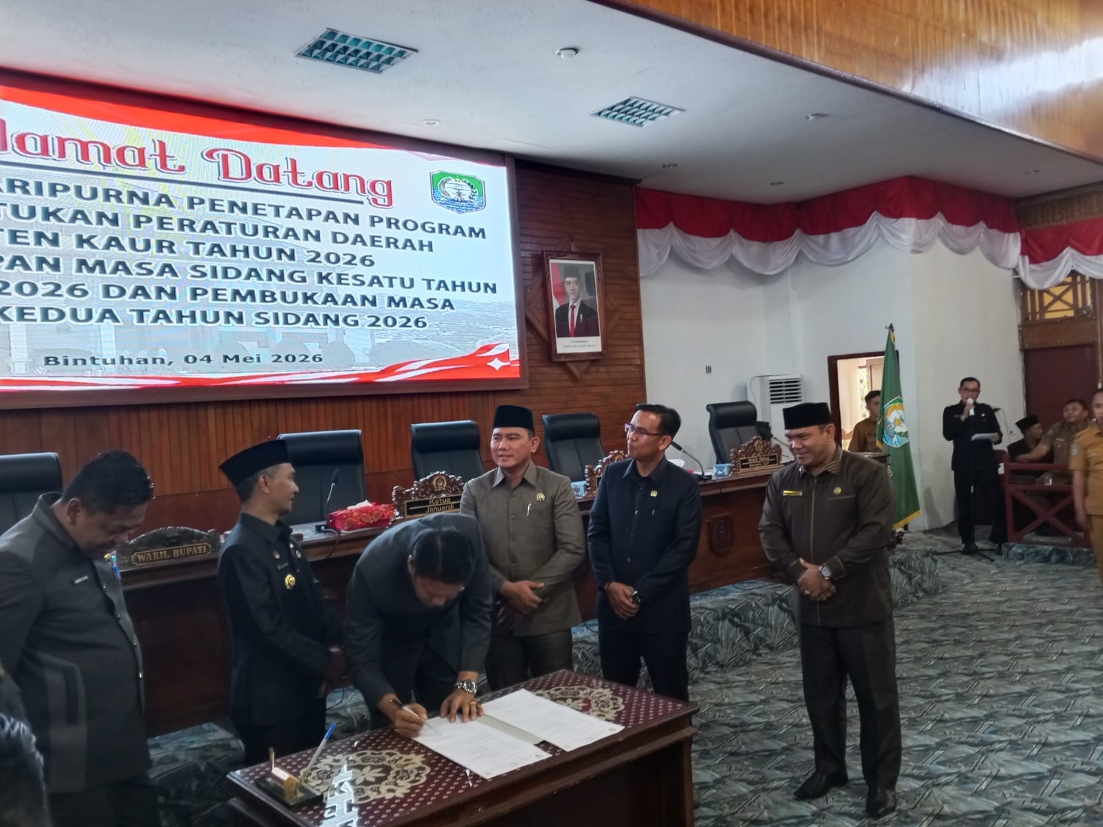 ‎PARIPURNA DPRD KAUR: SAHKAN 6 PROPIMDA, TUTUP-BUKA MASA SIDANG