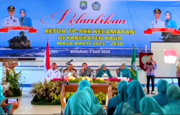 KETUA PKK SE-KECAMATAN DI KABUPATEN KAUR RESMI DILANTIK, NY POPPY GUSRIL: “JADI PENGUAT DARI DESA