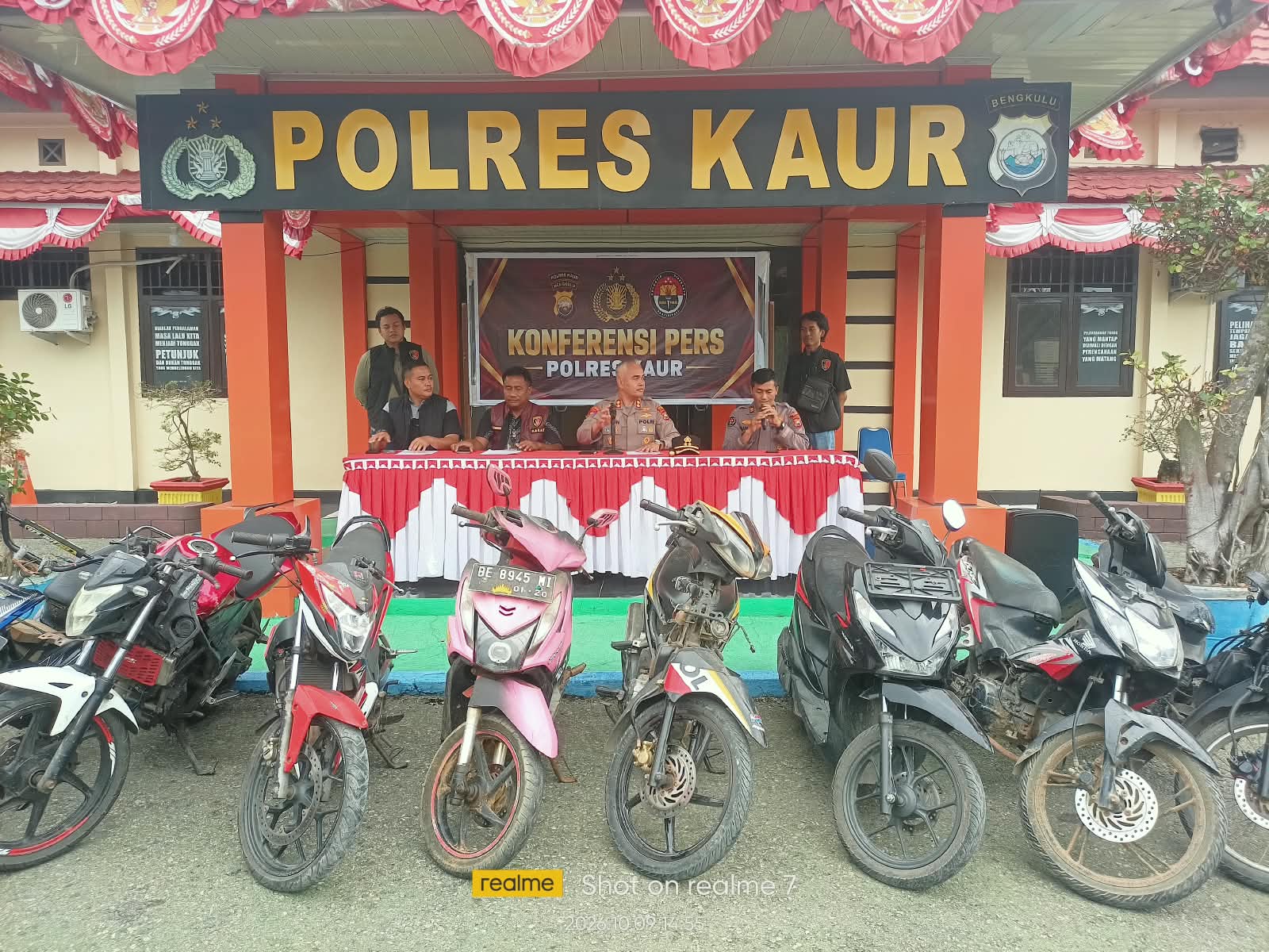 Konferensi Pers Polres Kaur: Dua Pelaku Curanmor Diringkus, 8 Unit Sepeda Motor Disita