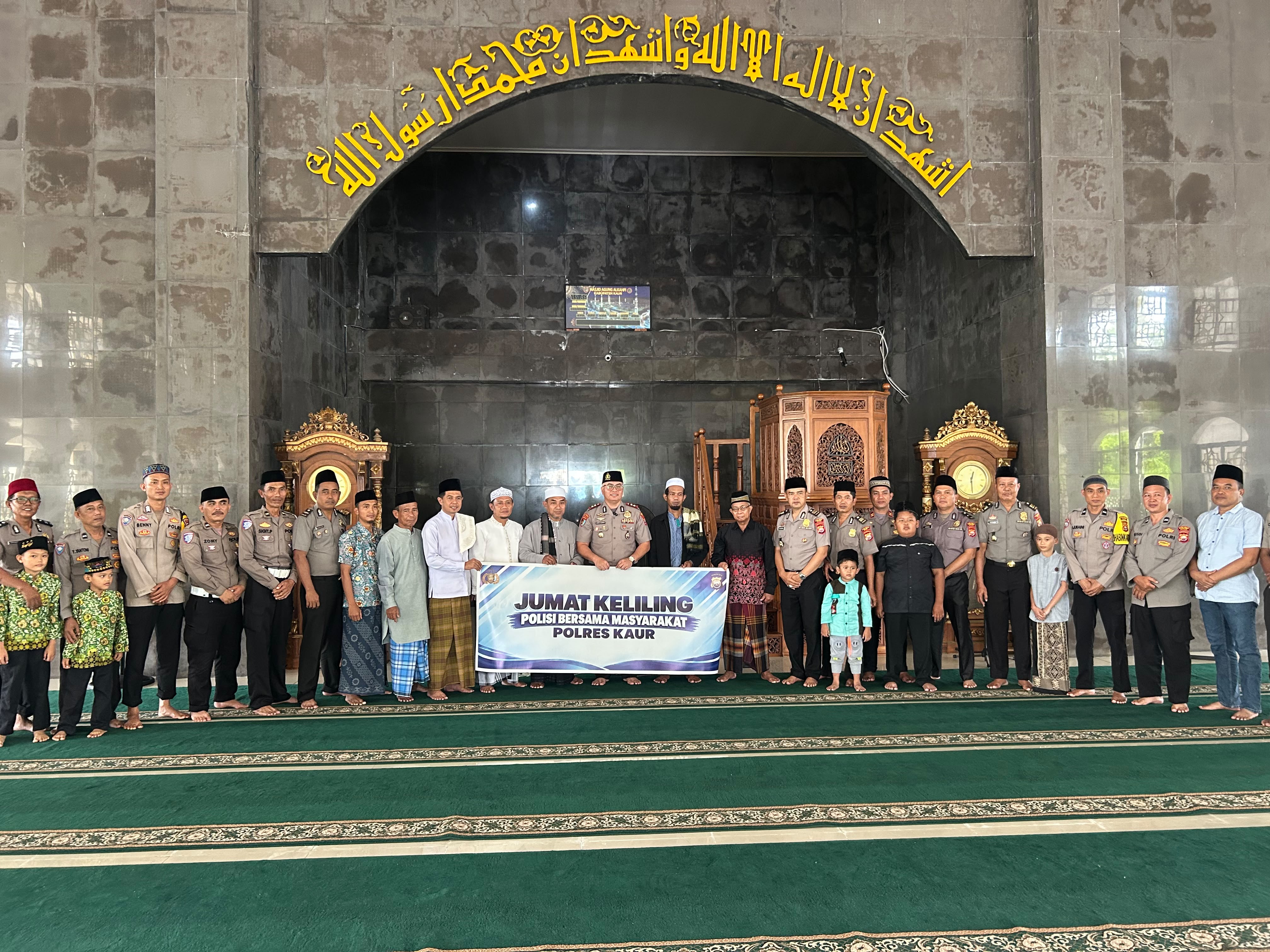 ERATKAN SILATURAHMI, KAPOLRES KAUR GELAR Jum’at KELILING DI MASJID AGUNG AL-KAHFI