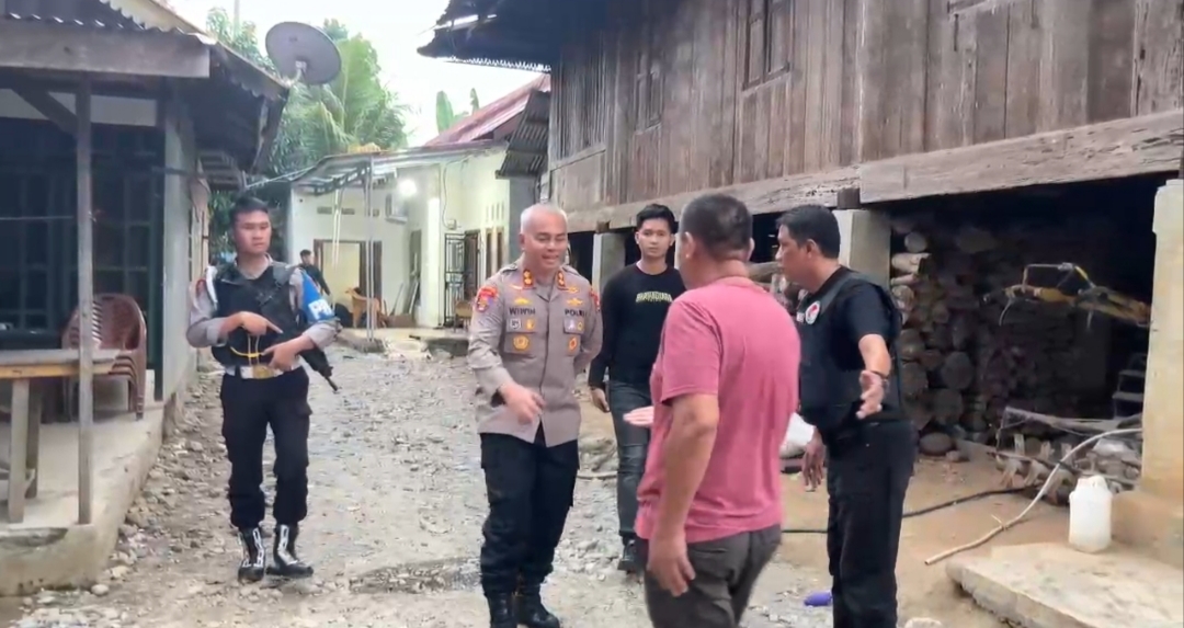 Sikat Sarang Narkoba, Polres Kaur Gerebek Desa Bungin Tambun III, Ratusan Barang Bukti Disita