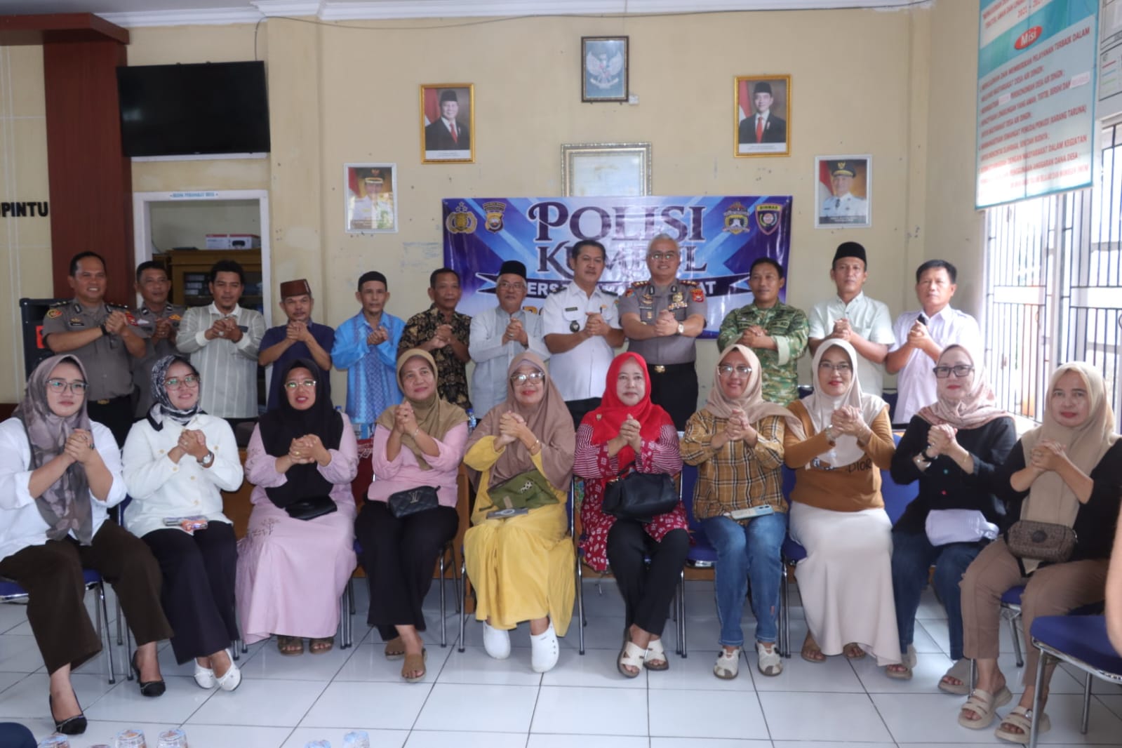 WUJUDKAN POLISI DEKAT RAKYAT, KAPOLRES KAUR KUMPUL BERSAMA WARGA SERAP ASPIRASI DI DESA AIR DINGIN